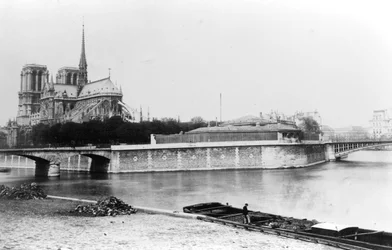View of the Cathedral of Notre-Dame in Paris, the Quai de la Tournelle and the River Seine, c.1900